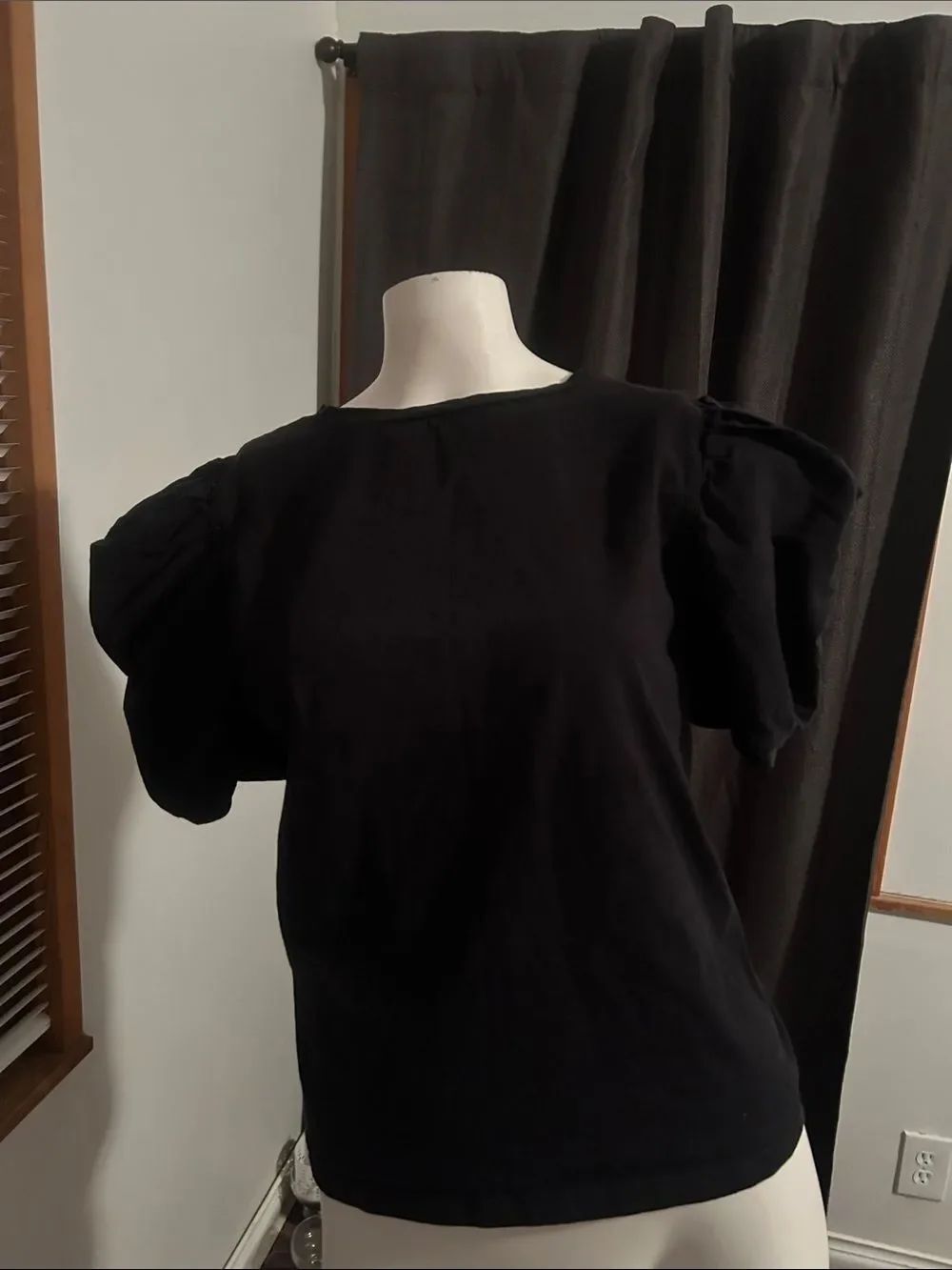 Zara Black Puff Sleeve Women's Top